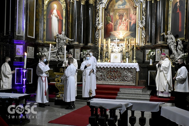 Roraty z biskupem w parafii katedralnej