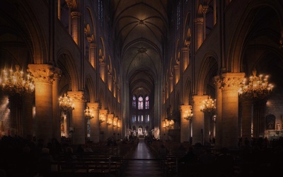 Francuskie władze zezwoliły na msze z udziałem wiernych