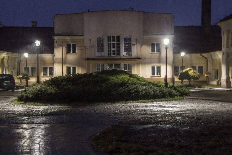 Nowe oświetlenie w parku dzikowskim