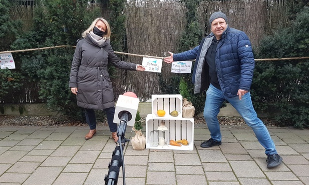 Katowice. Sposób na pandemię? Serwują jedzenie do samochodów