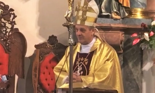 Błogosławieństwa na zakończenie Eucharystii bp Pindel udzielił górnikom, parafianom i mieszkańcom Strumienia.