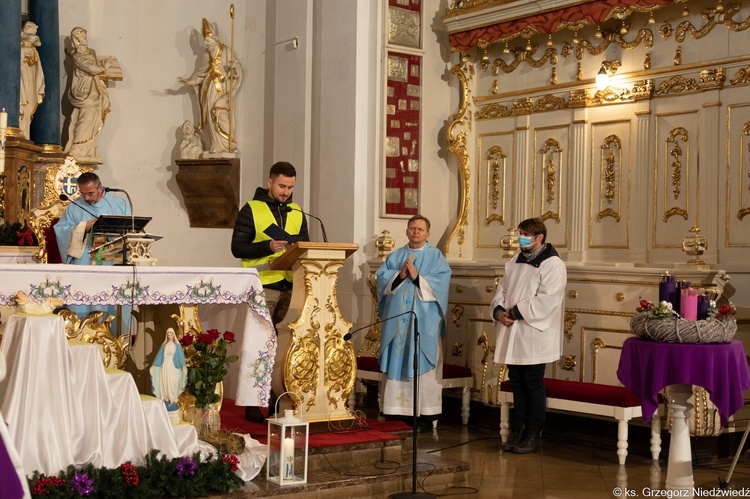 Poświęcenie sztandaru Fatimskiego Apostolatu Niepokalanego Serca Maryi w Rokitnie