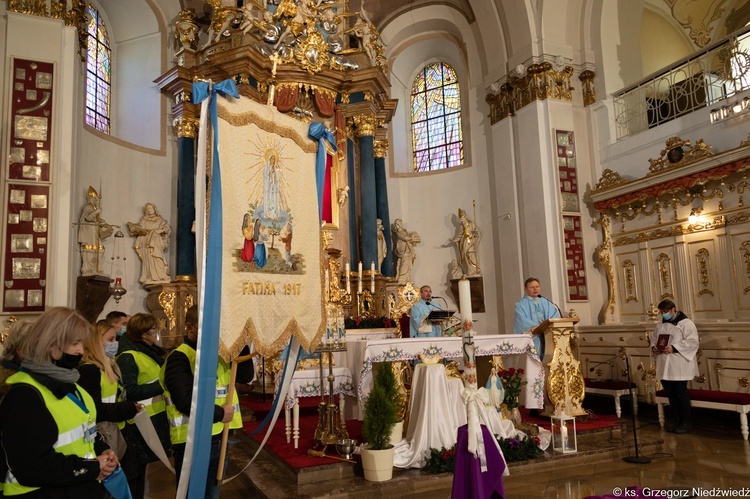 Poświęcenie sztandaru Fatimskiego Apostolatu Niepokalanego Serca Maryi w Rokitnie