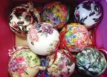 W rękodzieło można się zaopatrywać przy wejściu do schroniska, z zachowaniem wymogów bezpieczeństwa sanitarnego.