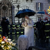 Papież Franciszek zaapelował o przestrzeganie przepisów o walce z pandemią