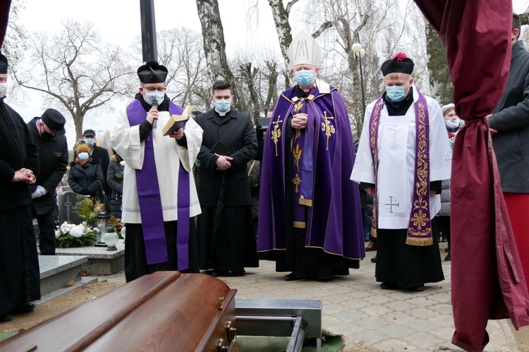 Uroczystości pogrzebowe ks. kan. Zbigniewa Walczaka