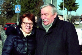 Tomasz Białopiotrowicz z żoną podczas niedzieli ewangelizacyjnej w parafii Trójcy Świętej w Lublinie.