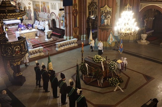 Uroczystości pogrzebowe śp. ks. Józefa Kuschego - czwartek 10.12.2020