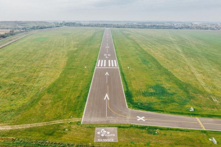 Lotnisko w Gliwicach oficjalnie z nową drogą startową