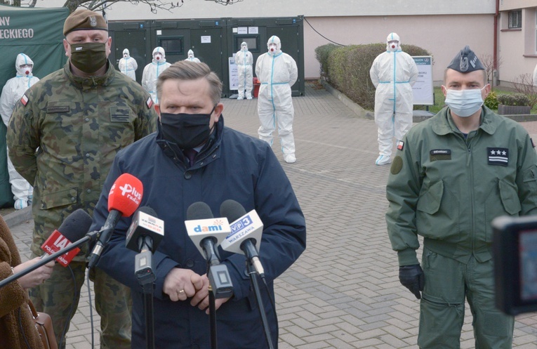 O pomocy żołnierzy w czasie pandemii mówił wiceminister Wojciech Skurkiewicz.