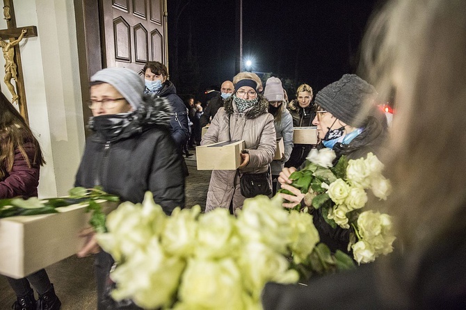 Przejmujący orszak. Pogrzeb nienarodzonych z warszawskich szpitali