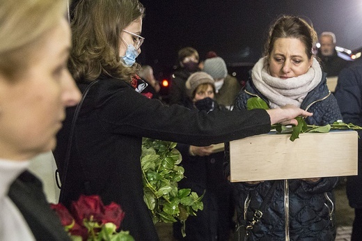 Przejmujący orszak. Pogrzeb nienarodzonych z warszawskich szpitali