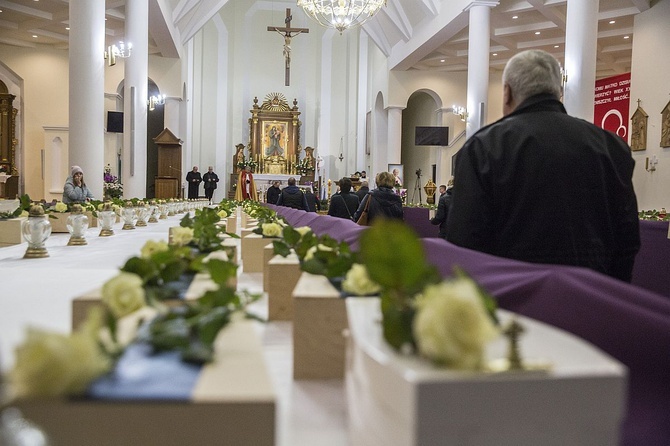 Przejmujący orszak. Pogrzeb nienarodzonych z warszawskich szpitali