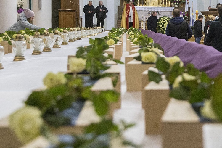 Przejmujący orszak. Pogrzeb nienarodzonych z warszawskich szpitali