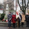 Delegacja pod pomnikiem Radomskiego Czerwca '76. Z prawej Zdzisław Maszkiewicz.