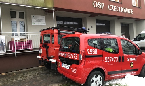 Dary pomagali rozwozić gospodarze tegorocznego magazynu: strażacy z OSP Czechowice