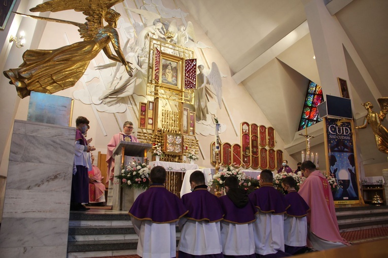 Błogosławieństwo nowych ministrantów w Pasiebcu