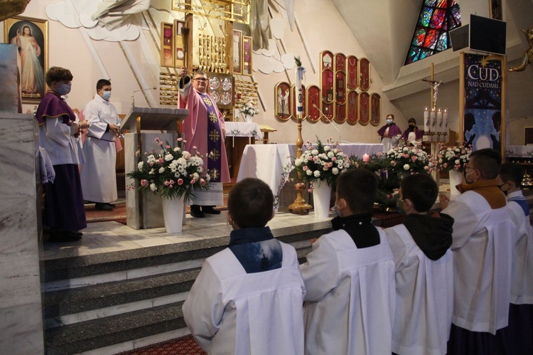 Błogosławieństwo nowych ministrantów w Pasiebcu