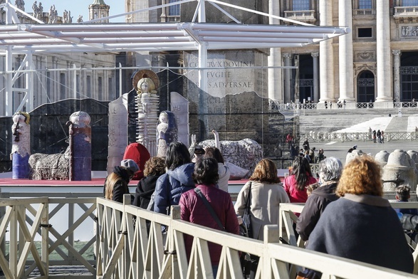 "Marsjanie wylądowali", czyli polemika wokół szopki na placu Świętego Piotra