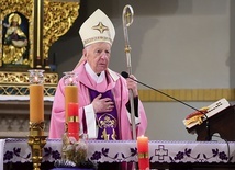 Mszy św. przewodniczył arcybiskup senior.