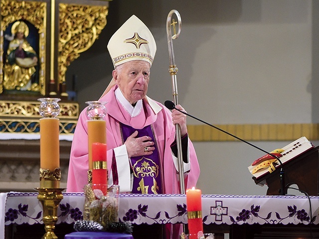 Mszy św. przewodniczył arcybiskup senior.