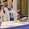Wierni z parafii św. Jakuba Apostoła w Skierniewicach swoje intencje złożyli na ołtarzu.