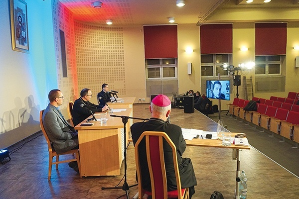 Paneliści spotkali się w Centrum Edukacyjnym im. Jana Pawła II w Gliwicach.