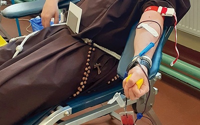 „Oddając krew –  ratujesz życie”, „Twoja krew, moje życie” – to słowa, które towarzyszą wielu kampaniom zachęcającym do oddania krwi. Jest w nich streszczona potrzeba, ale i dobrowolność dzielenia się – podkreśla brat Kazimierz.