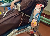 „Oddając krew –  ratujesz życie”, „Twoja krew, moje życie” – to słowa, które towarzyszą wielu kampaniom zachęcającym do oddania krwi. Jest w nich streszczona potrzeba, ale i dobrowolność dzielenia się – podkreśla brat Kazimierz.