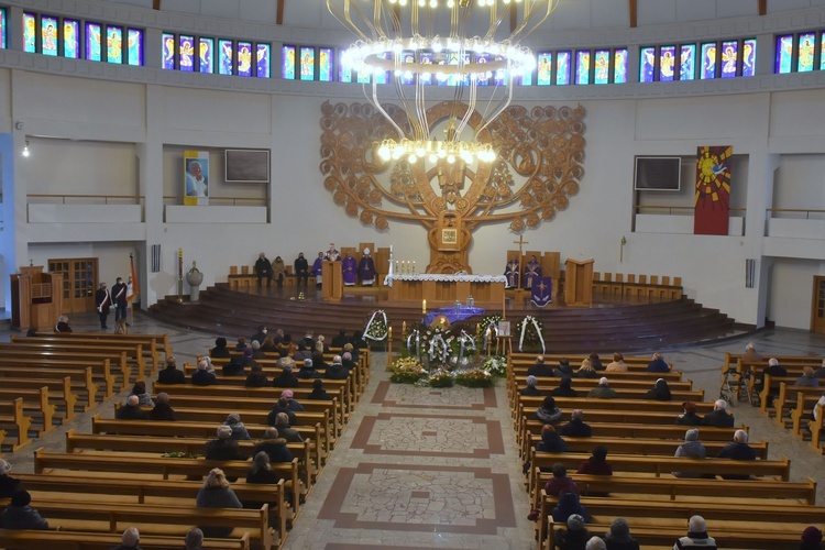 Płock. Pogrzeb Kazimierza Urbaniaka (1944-2020)