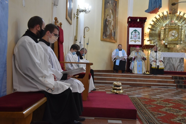 Przasnysz. Bp Marcinkowski w sanktuarium Matki Bożej