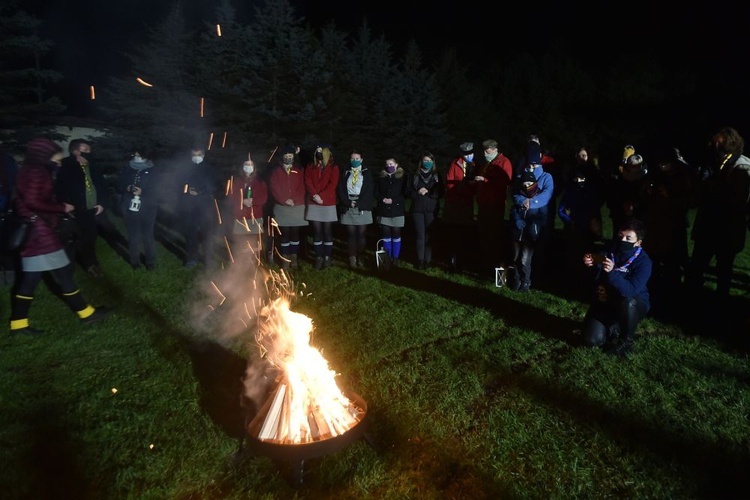 Przekazanie Betlejemskiego Światła Pokoju w Starczowie