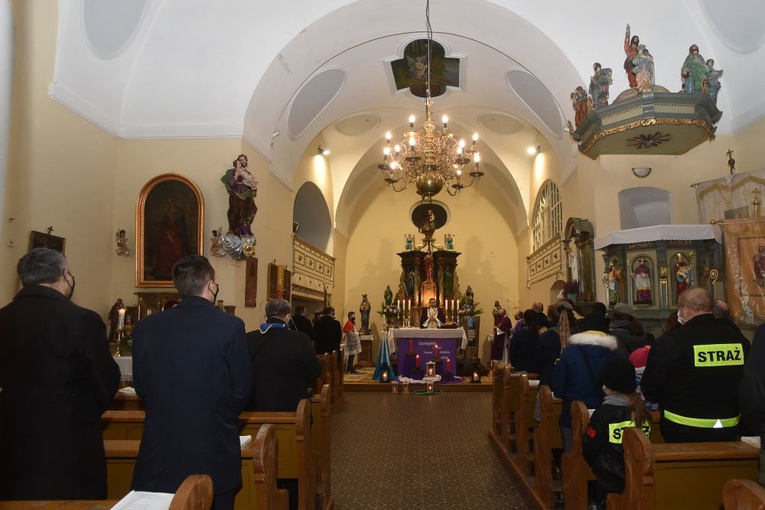 Przekazanie Betlejemskiego Światła Pokoju w Starczowie