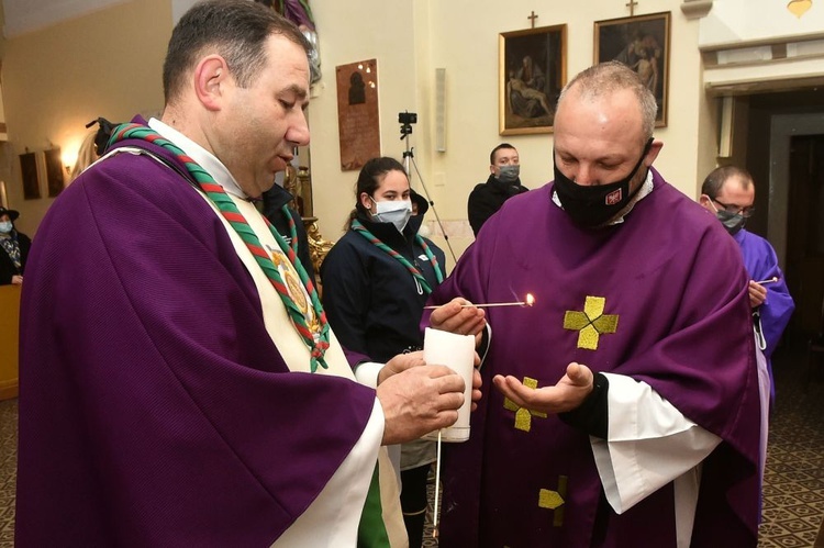 Przekazanie Betlejemskiego Światła Pokoju w Starczowie