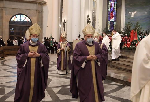 Msza święta w Katowickiej Katedrze w 39 rocznicę pacyfikacji kopalni Wujek.