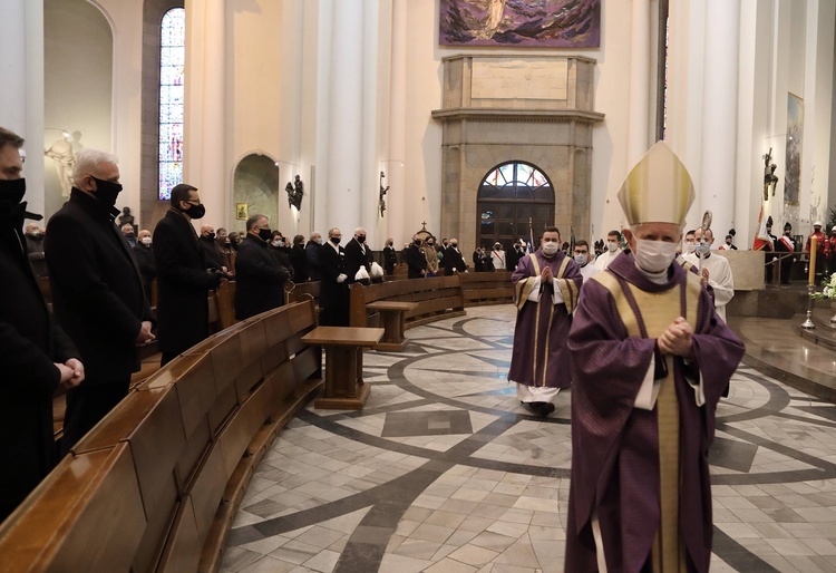 Msza święta w Katowickiej Katedrze w 39 rocznicę pacyfikacji kopalni Wujek.