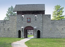 Fort de Chartres nad Missisipi, kamienny świadek francuskiego imperium kolonialnego w Ameryce.