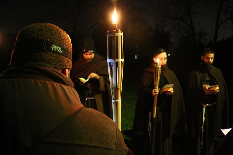 Wieczorna wyjątkowa modlitwa przy kaplicy Mądrości Bożej