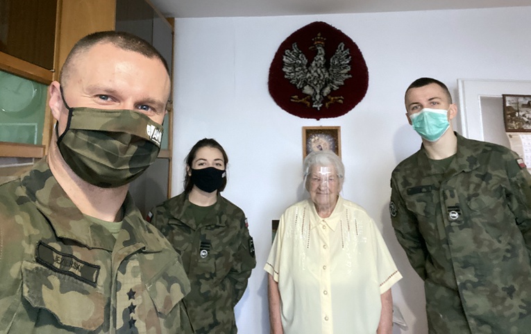 Podchorążowie Akademii Wojsk Lądowych pamiętają o kombatantach