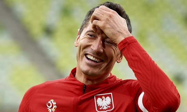 „Polski bombowiec”, „więcej niż wyróżnienie”, „hat-trick poza boiskiem” – zagraniczne media o sukcesie Roberta Lewandowskiego