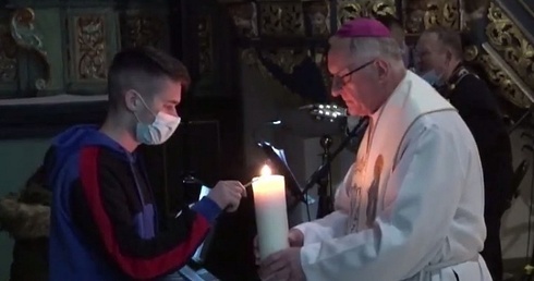 Zawalczyć o siebie, czuwając. Adwentowe Czuwanie Młodych