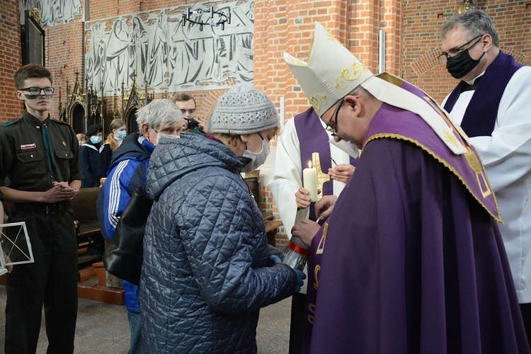 Opole. Przekazanie Światła Betlejemskiego