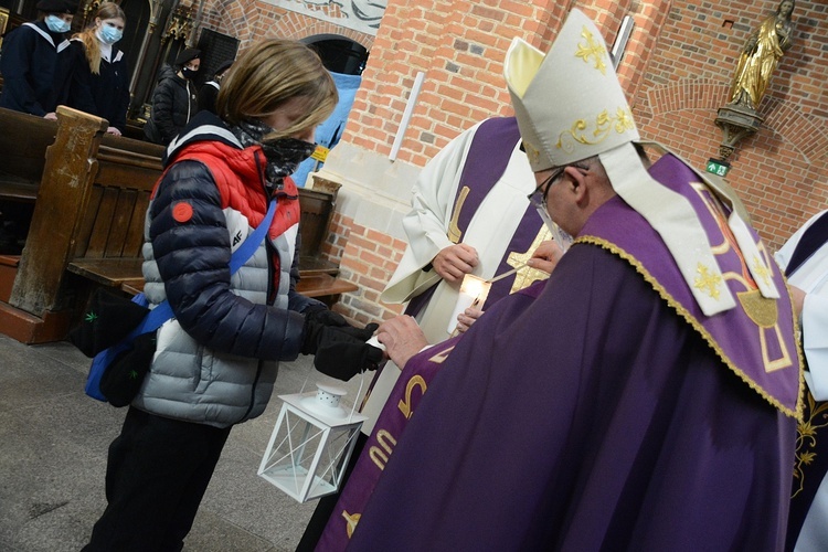 Opole. Przekazanie Światła Betlejemskiego