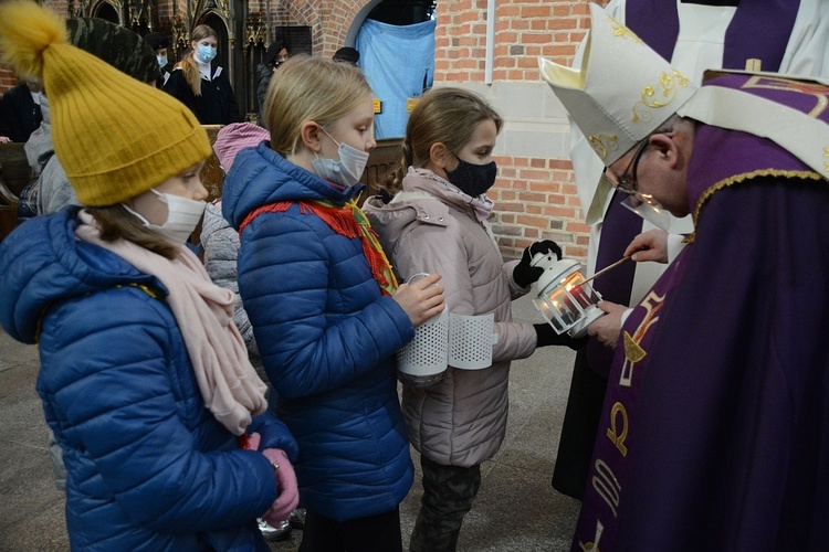 Opole. Przekazanie Światła Betlejemskiego