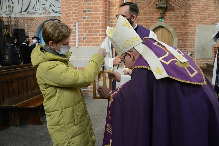 Opole. Przekazanie Światła Betlejemskiego