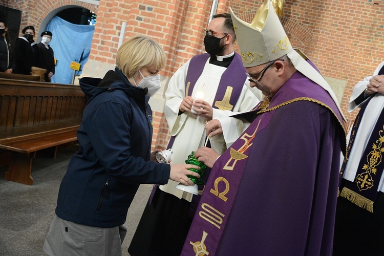 Opole. Przekazanie Światła Betlejemskiego