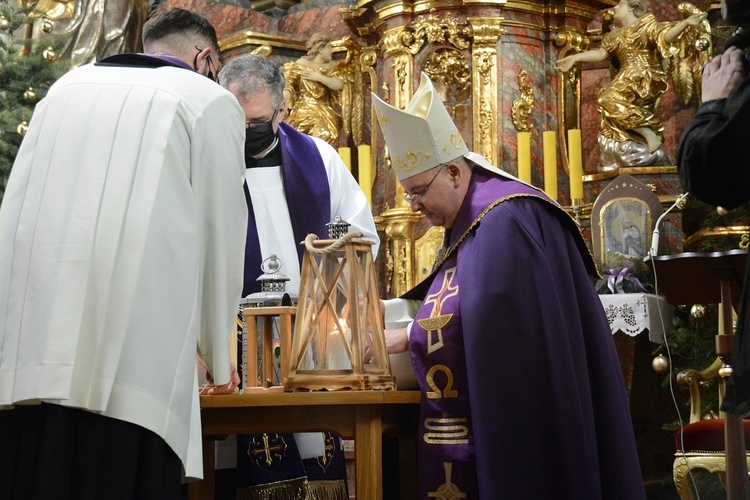 Opole. Przekazanie Światła Betlejemskiego