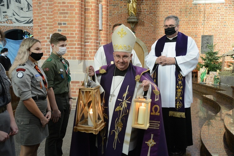 Opole. Przekazanie Światła Betlejemskiego