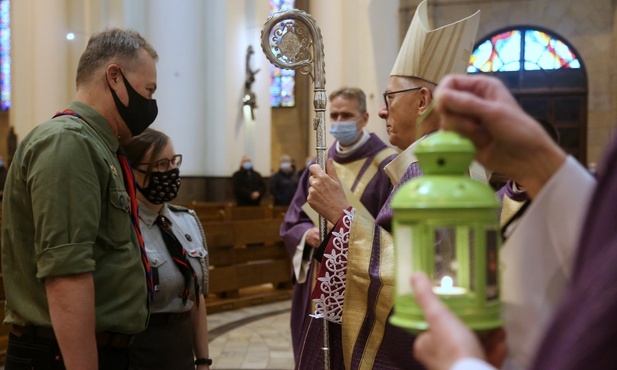 Do Katowic dotarło Betlejemskie Światło Pokoju
