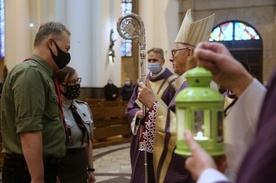 Do Katowic dotarło Betlejemskie Światło Pokoju